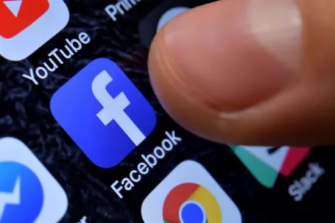 Estados de Estados Unidos piden a Facebook y Twitter eliminar las mentiras anti-vacunas