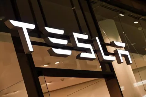 Expertos advierten sobre problemas de privacidad con los vehículos de Tesla
