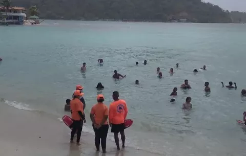 Minsa flexibiliza toque de queda y horario para asistir a playas y ríos