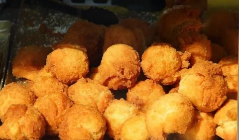 ¿Cómo preparar torrejitas de bacalao en casa?