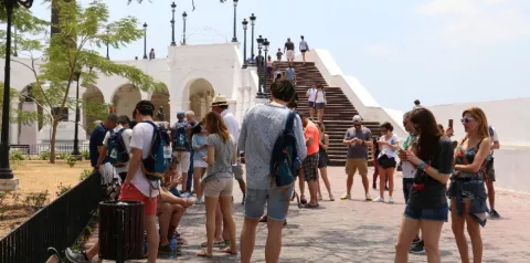 Gobierno elimina la tarjeta de turismo para cubanos y dominicanos 