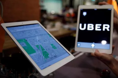 Uber clasifica a sus conductores como trabajadores tras sentencia en Reino Unido