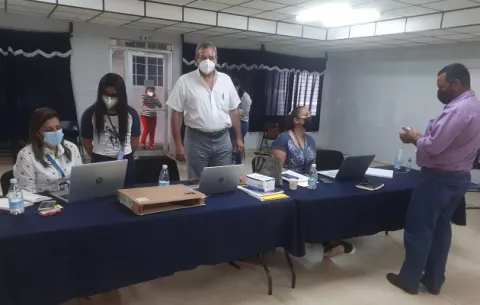 Gobernador de Veraguas anuncia que reforzarán la vigilancia sanitaria durante Semana Santa