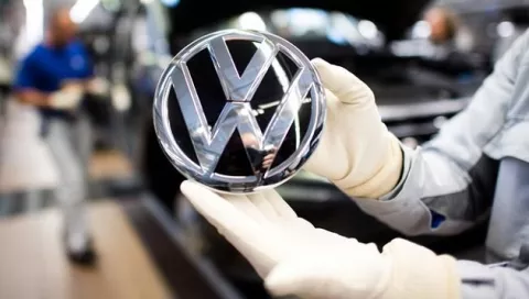 Volkswagen suprimirá hasta 2023 miles de puestos 