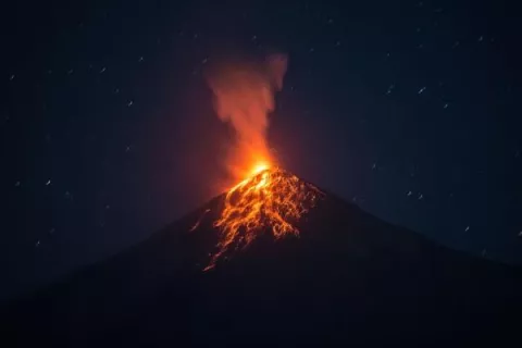 El volcán de Fuego de Guatemala registra hasta 11 erupciones por hora