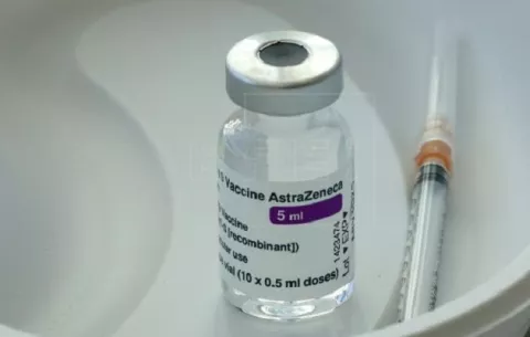 AstraZeneca cambia el nombre de su vacuna contra la covid-19 a Vaxzevria: ¿A qué se debe?