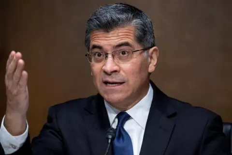 El Senado de Estados Unidos confirma por primera vez a un latino como secretario de Salud
