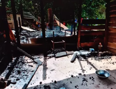 Pareja de adultos mayores lo pierden todo tras incendiarse su vivienda en Ocú