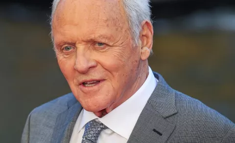 Anthony Hopkins se convierte en el actor más longevo en recibir un Óscar