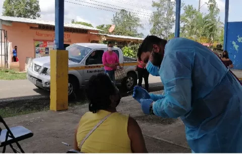 Equipos de salud no bajan la guardia ante casos de covid en la región de Azuero