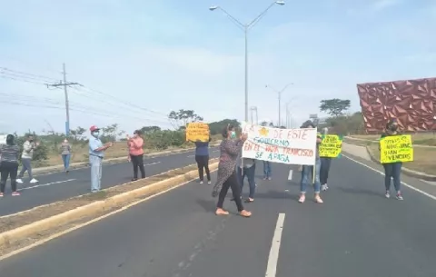 Padres de familia marcharán este lunes por el mal estado del colegio Papa Francisco