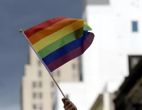 Estados Unidos autoriza a sus embajadas a enarbolar la bandera del orgullo LGBT