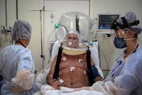 La presión en las UCI de Brasil baja, aunque sigue en niveles 'muy elevados' por la covid-19 
