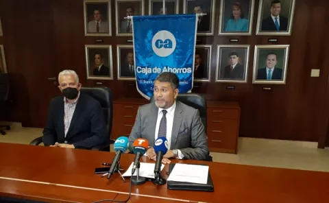 Gerente de la Caja de Ahorro anuncia demandas civiles contra La Prensa y Foco