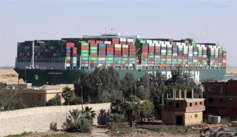 La Autoridad del Canal de Suez reclama 916 millones de dólares  al 'Ever Given'