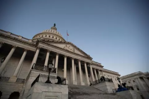 Cierran el Capitolio de Estados Unidos;  un policía muerto y otro herido en nuevo incidente 
