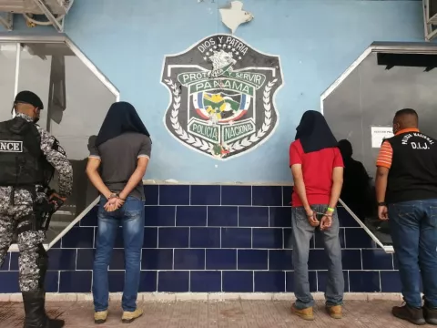 Policía Nacional detiene a 4 personas en La Chorrera por droga, pandillerismo y violencia intrafamiliar 