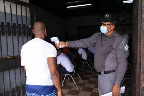 Minsa recomienda a familiares el uso de caretas en visitas a privados de libertad