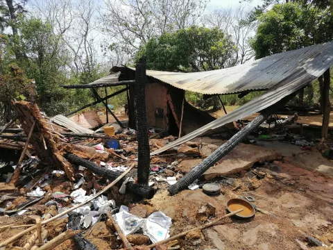 Familia en la comunidad de El Paredón, en la comarca Ngäbe-Buglé, pierde todo en incendio