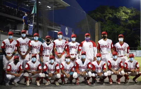 ¡Arde la Leña Roja! Coclé es el campeón del torneo juvenil de béisbol 2021 