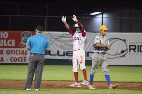 Coclé pegó primero en la serie final del béisbol juvenil