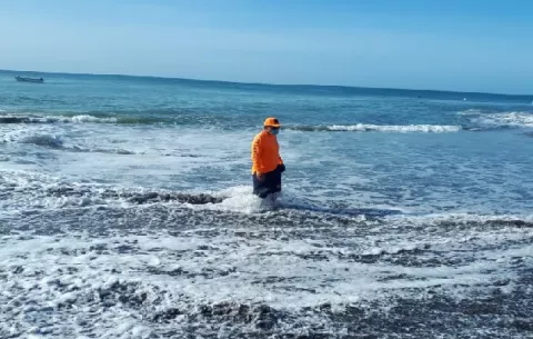 El Sinaproc levanta bandera roja en playas de Panamá Oeste, Veraguas y Coclé por fuertes oleajes