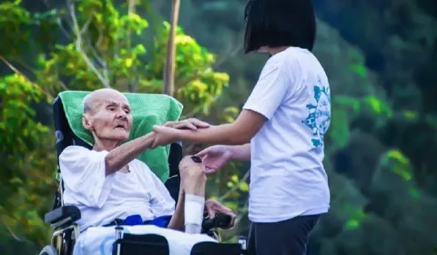 La importancia de la asistencia y atención al cuidador de un paciente