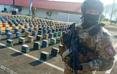 Servicio Nacional Aeronaval decomisa más de una tonelada de droga en Colón