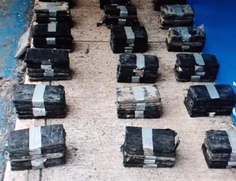 Policía Nacional  encuentra 136 paquetes de  droga en vehículo accidentado en Vacamonte,  donde murió el conductor 