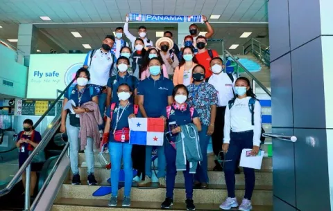 Estudiantes panameños viajan a Cuba para cumplir su sueño de convertirse en médicos