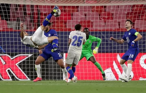 Chelsea se ubica en los últimos cuatro a pesar del impresionante gol de Taremi