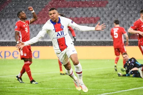 Doblete de Kylian Mbappé aturde a los vigentes campeones
