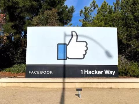 Facebook convierte parte de su sede en un centro de vacunación público