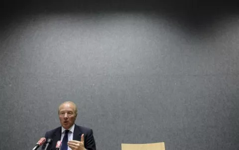 Un exministro francés reconoce haber comido en un restaurante clandestino