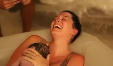 Famosas que eligieron un parto en agua