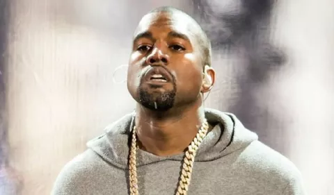 Kanye West es acusado por Walmart de plagio