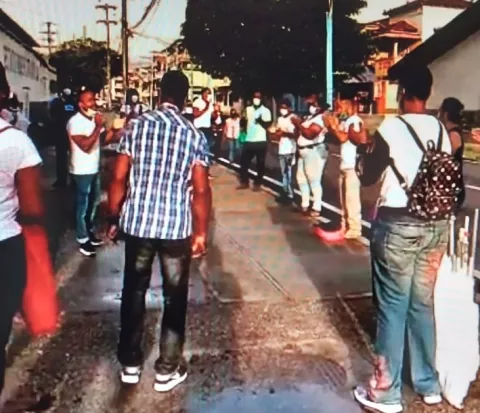 Deportistas colonenses oran y hacen caminata exigiendo coliseos deportivos para la provincia