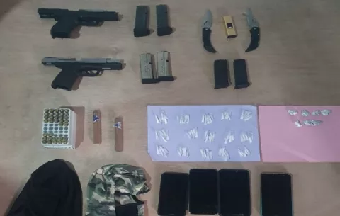 Capturan a 10 personas, recuperan armas de fuego e incautan sustancias ilícitas en allanamientos en Panamá Oeste 
