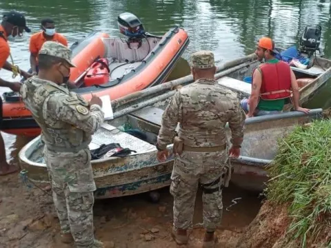 Recuperan el cuerpo de hombre fallecido junto a su pequeño hijo, tras caer ambos al lago Gatún 