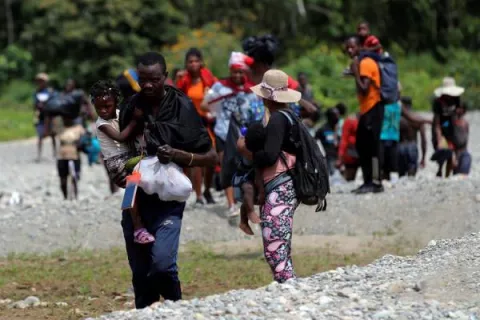 Panamá pide a Colombia una reunión urgente sobre el tráfico de migrantes