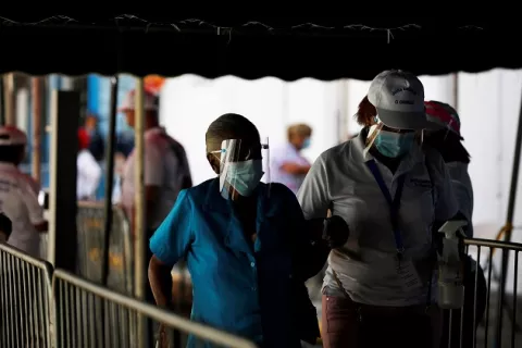 Panamá habla de un 'control' de la pandemia; Costa Rica registra récord en UCI por la covid-19