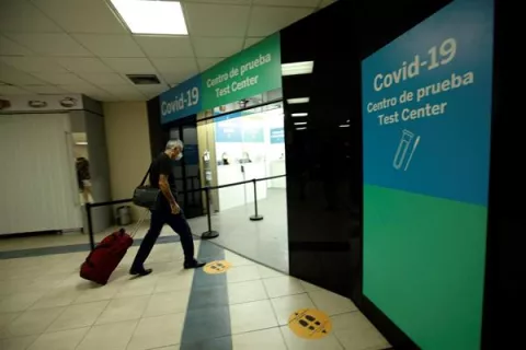 Panamá amplía a partir del lunes controles a viajeros de varios países en prevención de la covid-19
