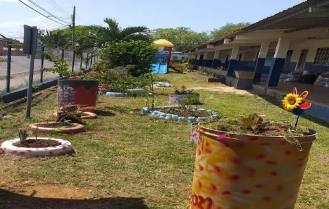 Gremios docentes desconocen cómo se realiza el proceso de certificación de las escuelas que supuestamente están listas
