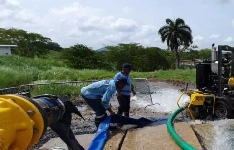 Potabilizadora de  Chilibre reduce su producción  de agua a un 50%, tras daño en la línea de conducción de 66”