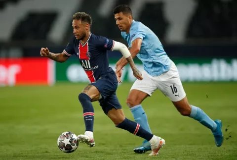 Manchester City remonta y pega primero al PSG en la Champions