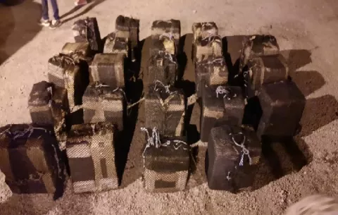 Incautan 800 paquetes de cocaína y detienen a tres extranjeros al sur de Punta Burica