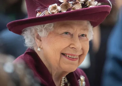 La reina Isabel II dijo estar 'conmovida' por los mensajes de apoyo y condolencias