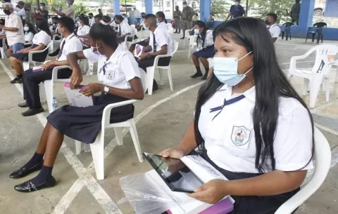 Padres de familia y docentes exigen que Meduca garantice el cumplimiento de las guías de protocolo