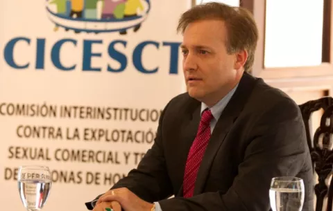 Estados Unidos entrega a Panamá tecnología para reforzar el control migratorio