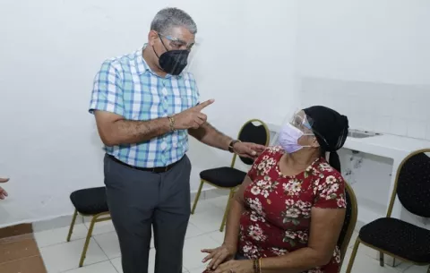 Ministro Luis Sucre aclara que amenza de paro de las enfermeras es por la permanencia
